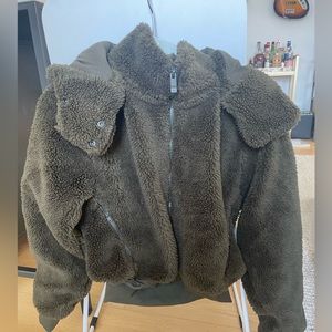 NWOT Alo Yoga Foxy Sherpa Jacket, size XS in olive green color